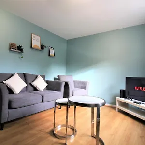 https://charming-3-bed-close-to-town-driveway-parking.hotels-newcastle-upon-tyne.com