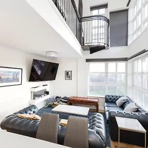 https://ultra-gorgeous-3bd-old-town-apt-w-balconyparking.edinburghhotelsuk.org