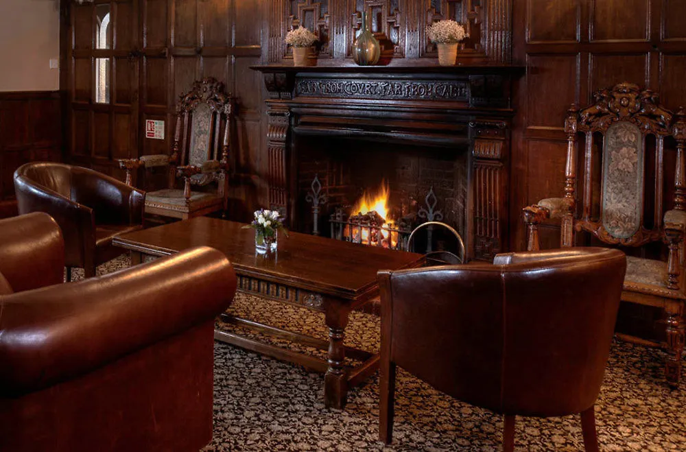 Monk Fryston Hall Hotel 3*, Monk Fryston